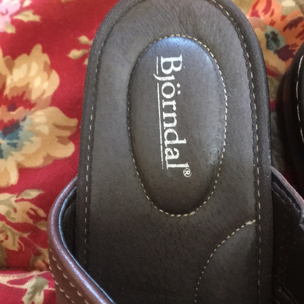 Bjorndal sz 10 women’s slip ons Worn once - Picture 3 of 6